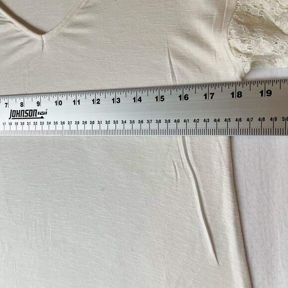 Knox Rose Women Blouse size XS White ShortSleeve Lace Sleeve V-neck Basic - Picture 3 of 9